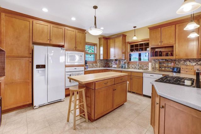 N5181 Union Hill ROAD, Oconomowoc, WI 53066