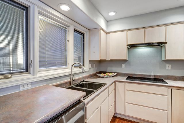 1301 Rio Rancho Drive SE B, Rio Rancho, NM 87124