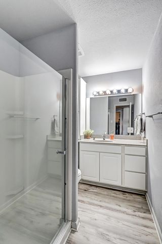 1301 Rio Rancho Drive SE B, Rio Rancho, NM 87124