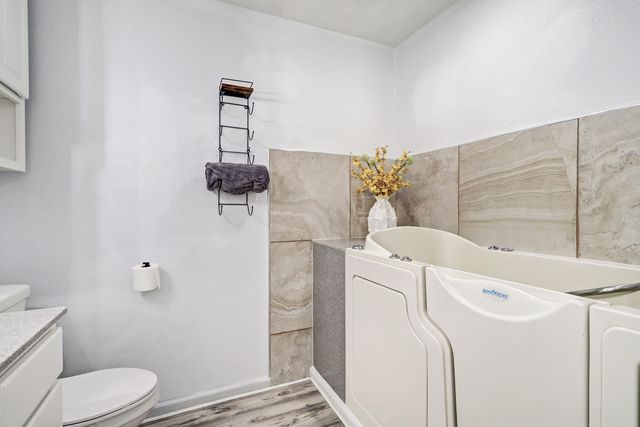 1301 Rio Rancho Drive SE B, Rio Rancho, NM 87124