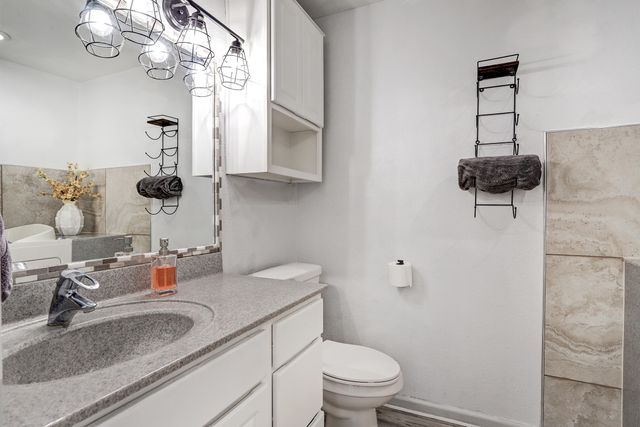 1301 Rio Rancho Drive SE B, Rio Rancho, NM 87124