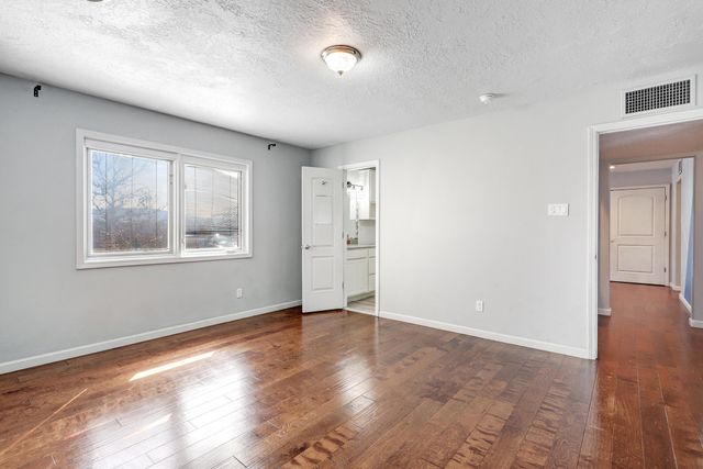 1301 Rio Rancho Drive SE B, Rio Rancho, NM 87124