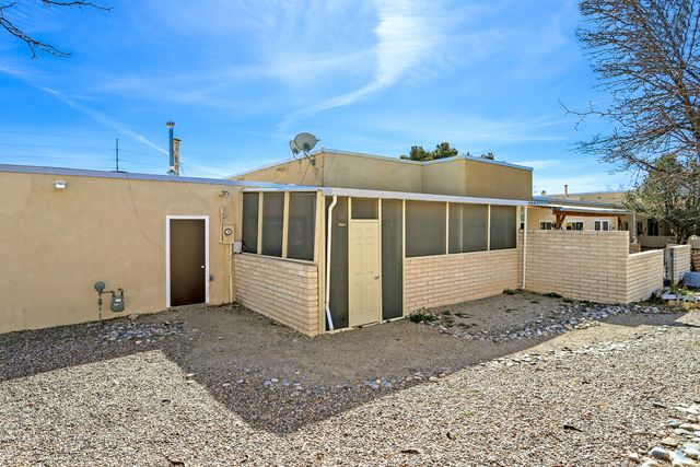 1301 Rio Rancho Drive SE B, Rio Rancho, NM 87124