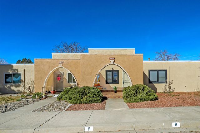 1301 Rio Rancho Drive SE B, Rio Rancho, NM 87124