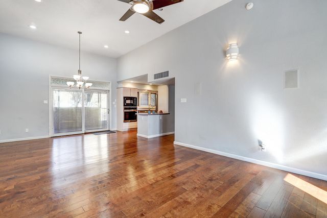 1301 Rio Rancho Drive SE B, Rio Rancho, NM 87124