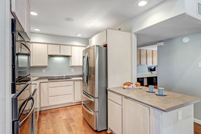 1301 Rio Rancho Drive SE B, Rio Rancho, NM 87124