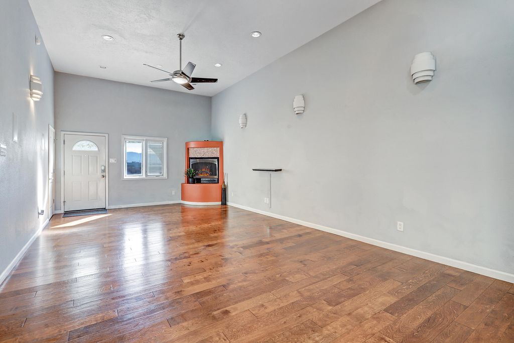 1301 Rio Rancho Drive SE B, Rio Rancho, NM 87124