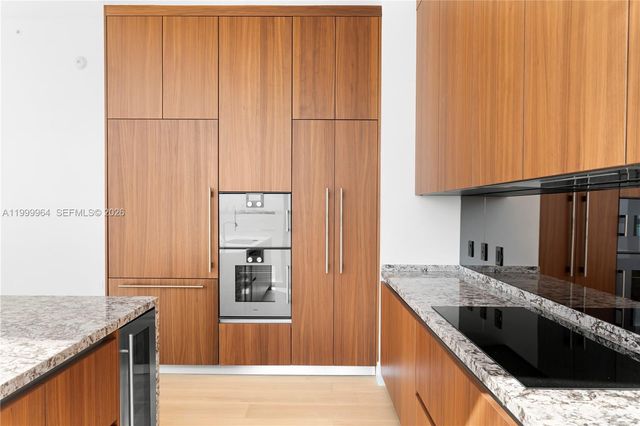175 SE 25th Rd 1501, Miami, FL 33129
