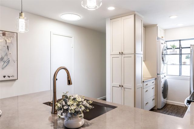 2215 Post RD 2084, Austin, TX 78704