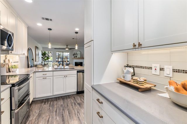 2215 Post RD 2084, Austin, TX 78704