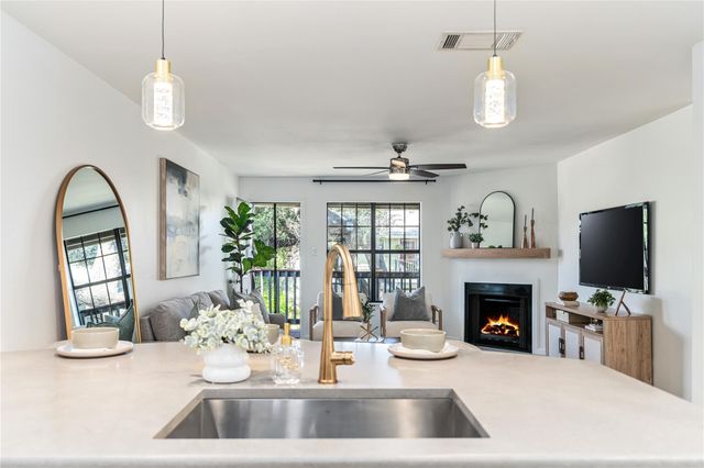 2215 Post RD 2084, Austin, TX 78704