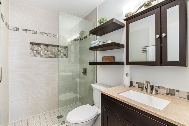 2215 Post RD 2084, Austin, TX 78704