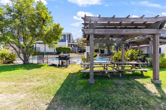 2215 Post RD 2084, Austin, TX 78704