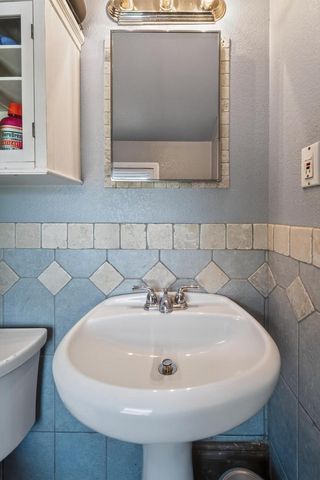 1826 E Fernwood AVENUE, Milwaukee, WI 53207