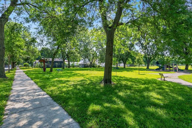 1826 E Fernwood AVENUE, Milwaukee, WI 53207