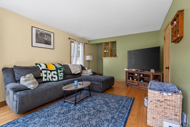 1826 E Fernwood AVENUE, Milwaukee, WI 53207