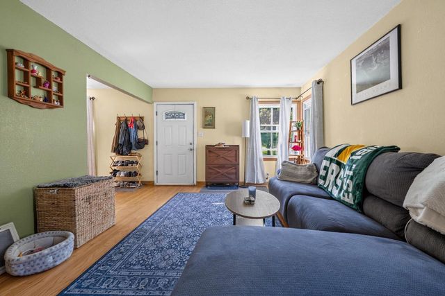 1826 E Fernwood AVENUE, Milwaukee, WI 53207
