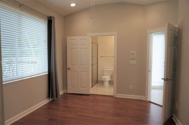 8006 N Savannah Cir, Davie, FL 33328