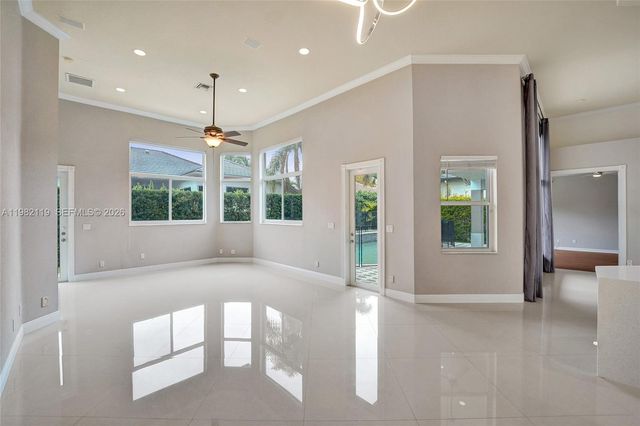 8006 N Savannah Cir, Davie, FL 33328