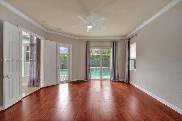 8006 N Savannah Cir, Davie, FL 33328