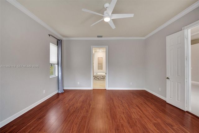 8006 N Savannah Cir, Davie, FL 33328