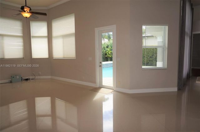 8006 N Savannah Cir, Davie, FL 33328