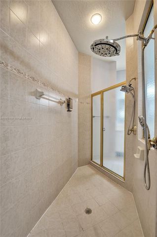 8006 N Savannah Cir, Davie, FL 33328