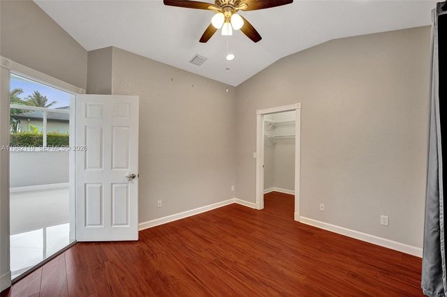 8006 N Savannah Cir, Davie, FL 33328