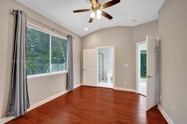 8006 N Savannah Cir, Davie, FL 33328