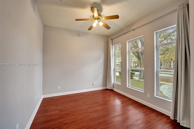 8006 N Savannah Cir, Davie, FL 33328