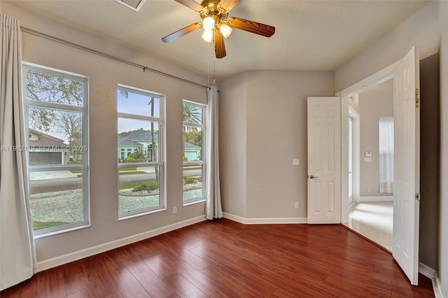 8006 N Savannah Cir, Davie, FL 33328