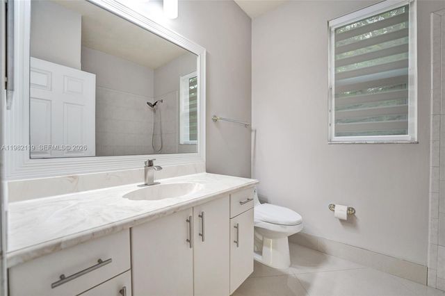 8006 N Savannah Cir, Davie, FL 33328