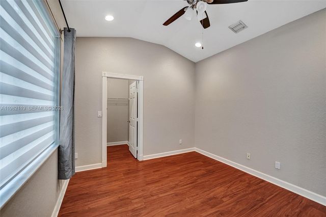 8006 N Savannah Cir, Davie, FL 33328