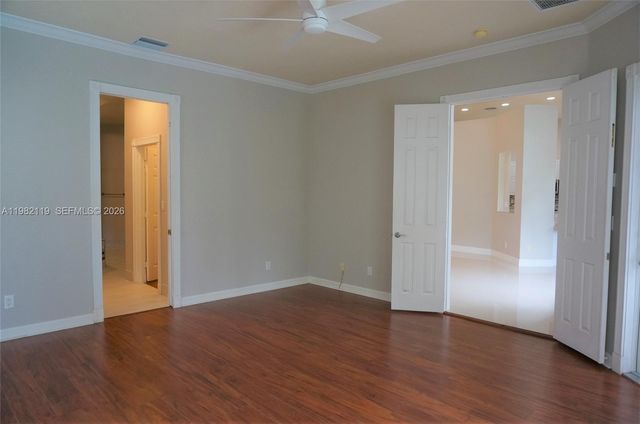 8006 N Savannah Cir, Davie, FL 33328