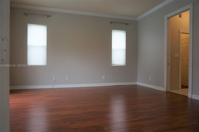 8006 N Savannah Cir, Davie, FL 33328