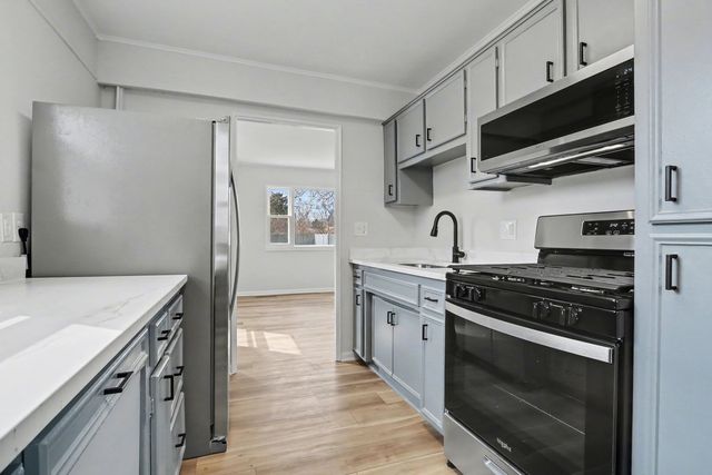 912 N Midland Avenue, Joliet, IL 60435