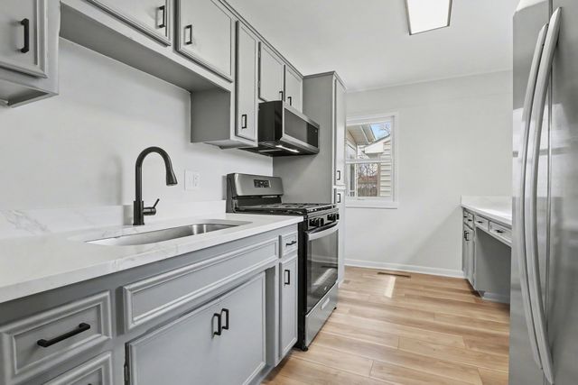 912 N Midland Avenue, Joliet, IL 60435