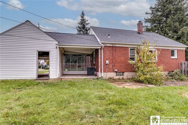 51 Pinevale Court, Cheektowaga, NY 14225