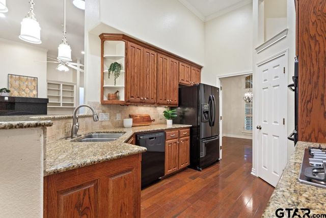 1620 Brookhollow Drive, Hideaway, TX 75771