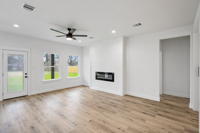 206 Williams Avenue, Cleburne, TX 76033