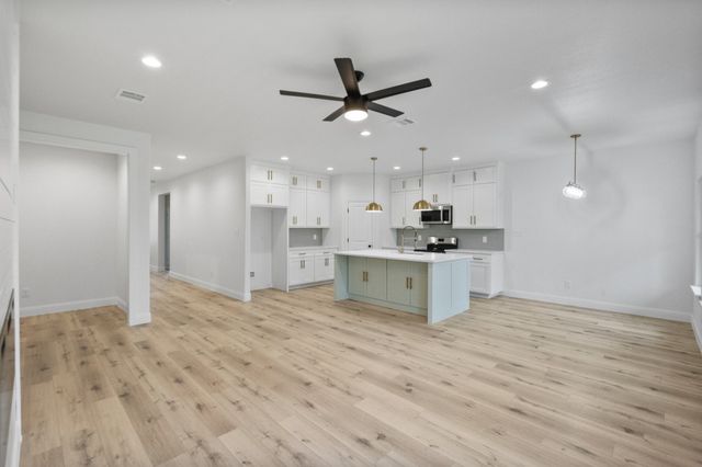 206 Williams Avenue, Cleburne, TX 76033