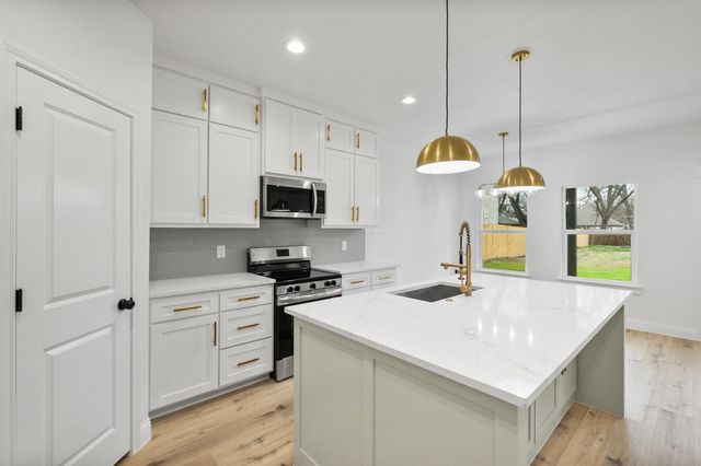 206 Williams Avenue, Cleburne, TX 76033