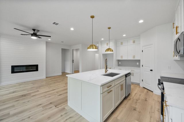 206 Williams Avenue, Cleburne, TX 76033