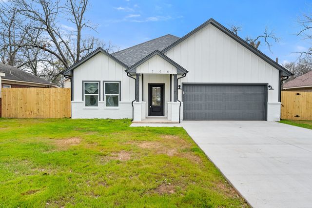 206 Williams Avenue, Cleburne, TX 76033
