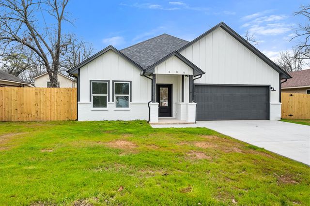 206 Williams Avenue, Cleburne, TX 76033
