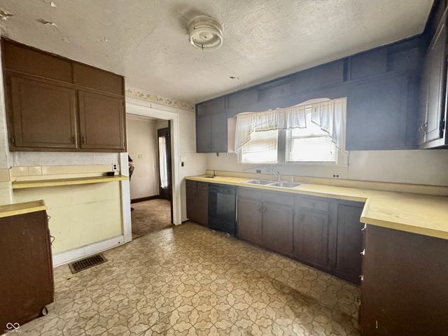 1225 Victory Court, Anderson, IN 46016