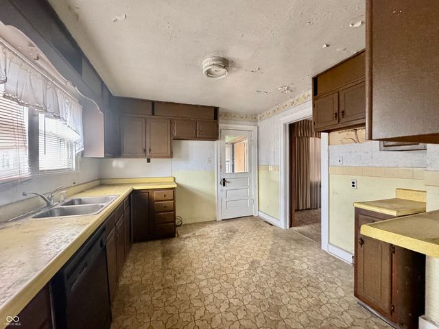 1225 Victory Court, Anderson, IN 46016