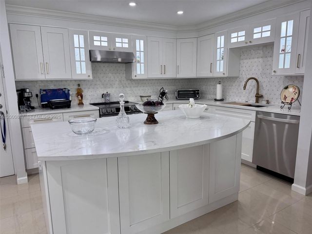 10850 N Kendall Drive 414, Miami, FL 33176