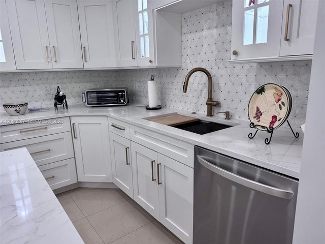 10850 N Kendall Drive 414, Miami, FL 33176