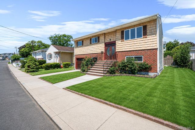 242 Roquette Avenue, Floral Park, NY 11001
